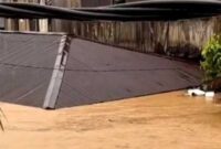 Atap rumah terendam banjir setinggi hampir seluruh bangunan di Tolitoli, Sulawesi Tengah. (Ist)