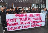GMPH Sulsel saat menggelar aksi unjuk rasa di depan Kantor Kejaksaan Tinggi (Kejati) Sulsel pada Selasa (14/10/2025).