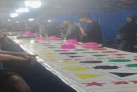 Warga mengikuti permainan ketangkasan yang diduga menjadi modus perjudian di pasar malam Desa Bunga Didi, Kecamatan Tanalili, Luwu Utara.