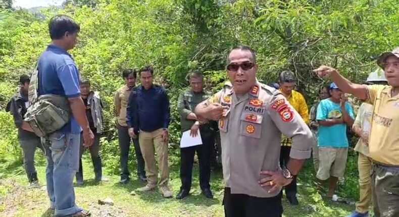 Diduga Pasang Badan di Tambang ‘Ilegal’, Kapolsek Mallusetasi Tunjuk Wartawan: “Jangan Ambil Gambar”