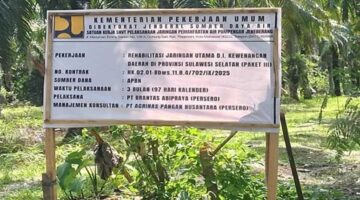 Papan informasi proyek rehabilitasi jaringan utama D.I. di Sulawesi Selatan tidak mencantumkan nilai anggaran.