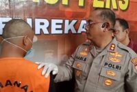 Kapolres Enrekang AKBP Hari Budiyanto saat memeriksa tersangka pembunuhan istri di Mapolres Enrekang. (Ist)
