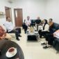Pengurus PII Sulsel saat rapat koordinasi pembahasan penulisan buku keinsinyuran di kantor PT Agrinas Pangan Nusantara, Makassar.