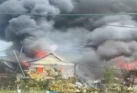 Sejumlah rumah terbakar di kawasan Pekuburan Beroanging, Kecamatan Tallo, Kota Makassar.