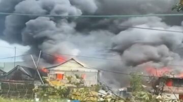 Sejumlah rumah terbakar di kawasan Pekuburan Beroanging, Kecamatan Tallo, Kota Makassar.
