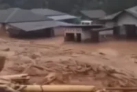 Tangkapan layar bencana banjir di Kota Sibolga, Kabupaten Tapanuli Tengah, Sumatera Utara. (TikTok)