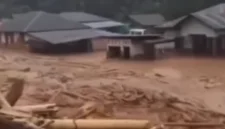 Tangkapan layar bencana banjir di Kota Sibolga, Kabupaten Tapanuli Tengah, Sumatera Utara. (TikTok)