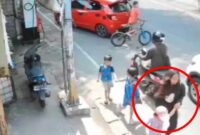 Seorang perempuan berambut pirang (dilingkari merah) terlihat menggandeng seorang anak kecil, diduga Balita Bilqis (4), saat terekam CCTV di Jalan Pettarani, Makassar.
