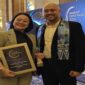 General Manager Hotel Gammara Makassar, A. Rizki Amanah Ras (kiri), menerima penghargaan “Exceptional Guest Experience Premium 2025” dari Traveloka pada acara Traveloka Hotel Awards 2025 di Hotel Kempinski, 14 November 2025.