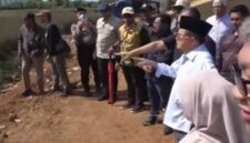 Jusuf Kalla (JK) saat meninjau langsung lahan miliknya seluas 16,4 hektare di Jalan Metro Tanjung, Kecamatan Tamalate, Makassar.