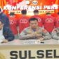 Polda Sulsel menggelar konferensi pers di Mapolda Sulsel untuk menjelaskan penangkapan tujuh pelaku tawuran di Kecamatan Tallo, Makassar, termasuk kasus penembakan dan pembakaran rumah.