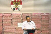 Tumpukan uang Rp 300 miliar hasil kasus korupsi investasi fiktif Taspen dipamerkan KPK. (Ist)