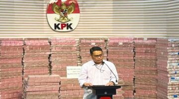 Tumpukan uang Rp 300 miliar hasil kasus korupsi investasi fiktif Taspen dipamerkan KPK. (Ist)