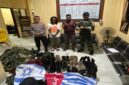 Dua warga asal Mamberamo Tengah berinisial PG (32) dan SG (29) diamankan personel Satgas Pamtas RI–PNG Statis Yonif 643/Wns setelah tertangkap tangan membawa munisi dan bendera Bintang Kejora