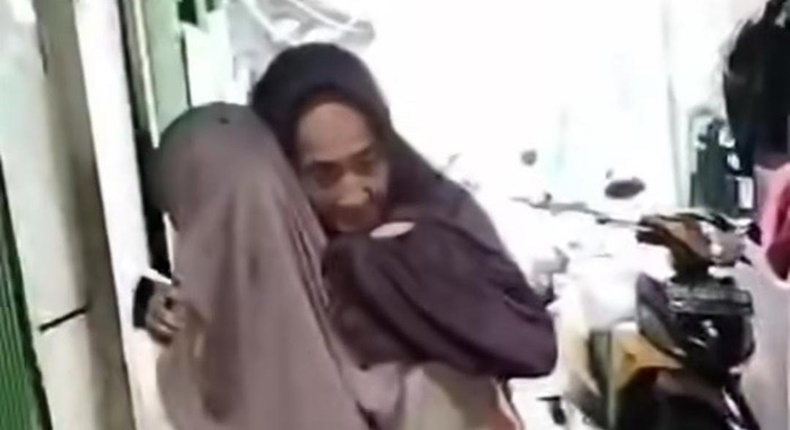 Nenek sakit ambil raskin Makassar