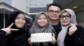 Potret keluarga sebelum tragedi, menampilkan siswi AI (12) bersama ibu, ayah, dan kakak kandungnya, lokasi kasus dugaan pembunuhan di Medan.