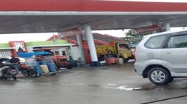 SPBU 74.922.47 Takalar ramai dengan kendaraan dan jeriken, diduga terkait penyelundupan solar subsidi