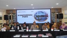 Kapolrestabes Medan Kombes Pol Dr. Jean Calvijn Simanjuntak memimpin konferensi pers pengungkapan kasus pembunuhan yang melibatkan anak berhadapan dengan hukum (ABH) di Aula Patriatama Polrestabes Medan. (Ist)