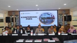 Kapolrestabes Medan Kombes Pol Dr. Jean Calvijn Simanjuntak memimpin konferensi pers pengungkapan kasus pembunuhan yang melibatkan anak berhadapan dengan hukum (ABH) di Aula Patriatama Polrestabes Medan. (Ist)