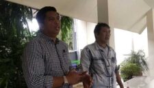 Kuasa Hukum Terdakwa AMF, Rusdianto SH MH (kiri baju kotak-kotak) dan Ayah AMF, Andi Mappasere alias Andi Ece (kanan)