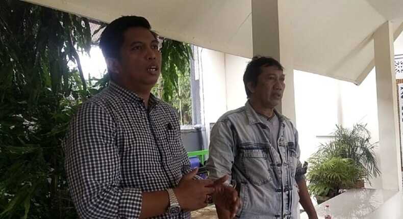 Kuasa Hukum Terdakwa AMF, Rusdianto SH MH (kiri baju kotak-kotak) dan Ayah AMF, Andi Mappasere alias Andi Ece (kanan)