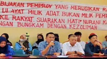 Perwakilan masyarakat Desa Rampoang menyampaikan aspirasi terkait polemik lahan pembangunan Yon TP 872 dalam RDP di DPRD Lutra.