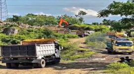 Truk material lalu-lalang, aktivitas Galian C di Desa Tuju Jeneponto