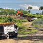 Truk material lalu-lalang, aktivitas Galian C di Desa Tuju Jeneponto