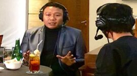 Wawan Nur Rewa saat diwawancarai salah satu YouTuber di Makassar.