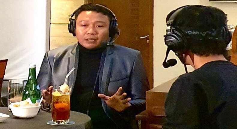 Wawan Nur Rewa saat diwawancarai salah satu YouTuber di Makassar.