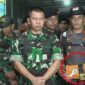 Danrem 141/Toddopuli Brigjen TNI Andre Clift Rumbayan (kiri) saat konferensi pers, sempat menyatakan kotak oranye yang ditemukan merupakan black box pesawat ATR 42-500.