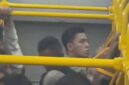Tangkapan layar dari Instagram @jkt.fyp yang memperlihatkan terduga pelaku melakukan “solo karier” di dalam bus Transjakarta.