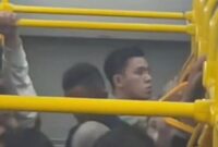 Tangkapan layar dari Instagram @jkt.fyp yang memperlihatkan terduga pelaku melakukan “solo karier” di dalam bus Transjakarta.