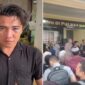 Kondisi pemuda berinisial A (25) dengan lebam di wajah usai dikeroyok polisi, serta suasana warga dan keluarga korban saat mendatangi Mapolres Maros untuk meminta kejelasan dan pertanggungjawaban atas insiden tersebut, Kamis (1/1/2026). (Foto Kolase)