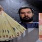 Seorang pria menunjukkan uang kertas Rp 100.000 (kanan) dan beberapa uang rial rial Iran (kiri). (Foto: Reuters)