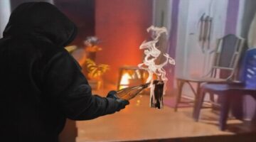 Foto ilustrasi rumah kepala desa di Kabupaten Luwu yang menjadi sasaran pelemparan bom molotov.