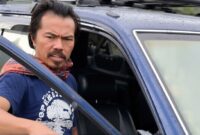 Seorang pria yang diduga pelangsir solar subsidi terekam kamera saat terlibat adu argumen dengan anggota TNI di SPBU Minanga, Mengkendek, Tana Toraja. (Tangkapan layar video)