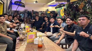 Ketua PERMAHI DPC Aceh, Rifqi Maulana (kanan, depan).