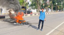 Koordinator AMTPK Takalar, Takhifal Mursalin, menyuarakan aspirasi dalam aksi demonstrasi.