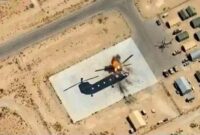 Rekaman udara memperlihatkan rudal Israel menghantam objek yang menyerupai helikopter di sebuah pangkalan di Iran. Belakangan, analis pertahanan menduga target tersebut hanyalah lukisan helikopter 3D di atas aspal yang dibuat sebagai decoy untuk mengecoh serangan udara Israel. (Ist)