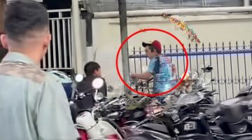Juru parkir liar yang diduga memungut tarif tinggi tanpa karcis terlihat dalam tangkapan layar video sebelum diamuk jemaah usai Salat Id di Makassar.