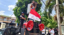 Aksi penyampaian sikap, L-PATI mengajukan sejumlah tuntutan di Polres Bulukumba dan meminta pembukaan kembali penyelidikan, pelaksanaan gelar perkara khusus di Polda Sulsel, pemberian salinan dokumen BAP dan berita acara gelar perkara, serta pencopotan Kasat Reskrim dan Kanit Pidum yang dinilai tidak profesional.