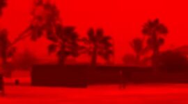 Tangkapan layar video viral memperlihatkan langit berwarna merah pekat di wilayah Shark Bay, Australia Barat saat fenomena badai debu yang dipicu Topan Tropis Narelle