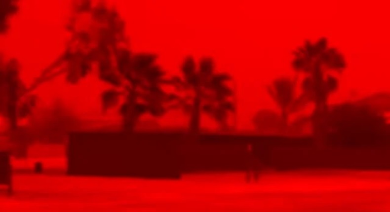 Tangkapan layar video viral memperlihatkan langit berwarna merah pekat di wilayah Shark Bay, Australia Barat saat fenomena badai debu yang dipicu Topan Tropis Narelle