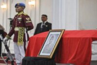 Jenazah Wakil Presiden ke-6 Try Sutrisno sebelum dishalatkan di Masjid Agung Sunda Kelapa, Jakarta. (Foto Antara/Hafidz Mubarak A)