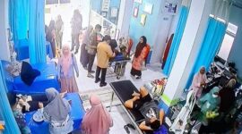 Suasana ruang perawatan di fasilitas kesehatan di Kecamatan Camba, Kabupaten Maros, saat sejumlah siswa SMP Negeri 3 Camba mendapatkan penanganan medis usai diduga mengalami keracunan makanan usai mengikuti kegiatan buka puasa bersama (bukber).
