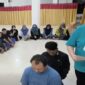 Tangkapan layar video viral menampilkan suami bos toko di Bulukumba yang diduga 10 tahun berselingkuh. Meski tidak ingin bercerai, ia bersumpah di hadapan Al-Quran untuk meminta ampunan sang istri sah.