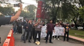 Aliansi Mahasiswa Rakyat Peduli Hukum (AMARAH) kembali menggelar aksi unjuk rasa Jilid II di depan Kantor Polda Sulsel, Senin, 6 April 2026.