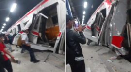 Kondisi gerbong KRL Commuter Line yang ringsek parah usai ditabrak KA Argo Bromo Anggrek di Stasiun Bekasi Timur, Senin (27/4/2026) malam. Sejumlah penumpang dan warga tampak berada di sekitar lokasi dengan kerusakan berat terlihat pada bagian pintu dan bodi gerbong. (Foto kolase).