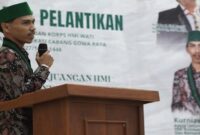 Ketua Umum HMI KOMDAK Gowa terpilih, Kurniawan, saat menyampaikan sambutan dalam pelantikan pengurus periode 2026–2027 di Aula PPG Kampus III UIN Alauddin Makassar.